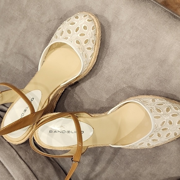 Bandolino eyelet wedge espadrile  Size 8 - Picture 6 of 6